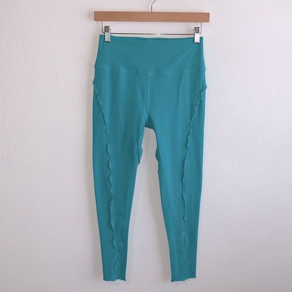 Free People FP Movement Hearts Aflutter Wavy Waters Ruffle Active Leggings Sz M - Picture 4 of 13